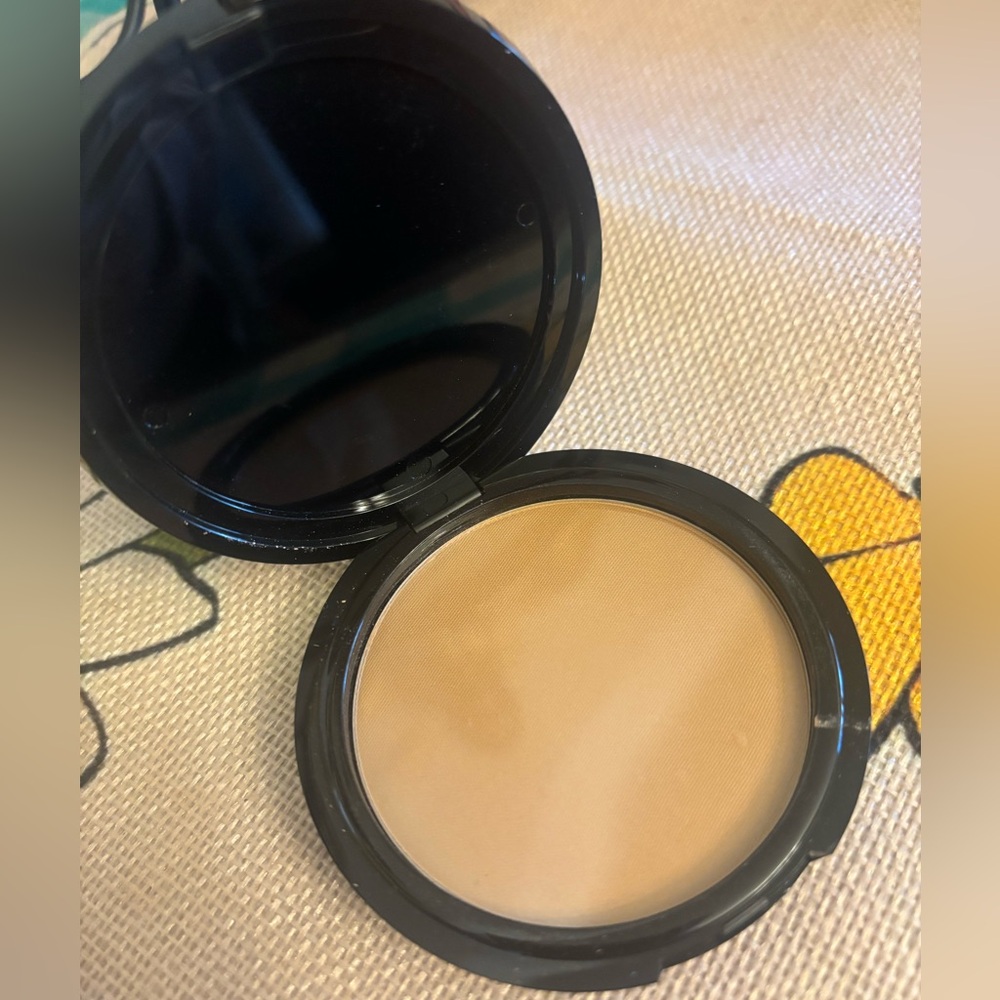New in box Farmasi EU compliant Follow the Sun Bronzer Powder European Standards